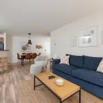 Light N Airy, Pool, Hot Tub, Pets, Ground Floor