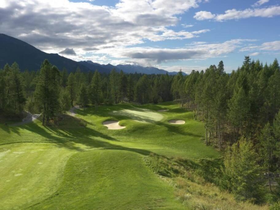 Light N Airy, Pool, Hot Tub, Pets, Ground Floor Invermere