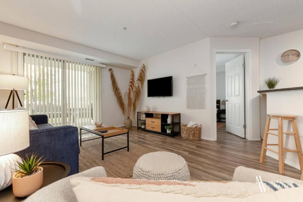 Light N Airy, Pool, Hot Tub, Pets, Ground Floor *