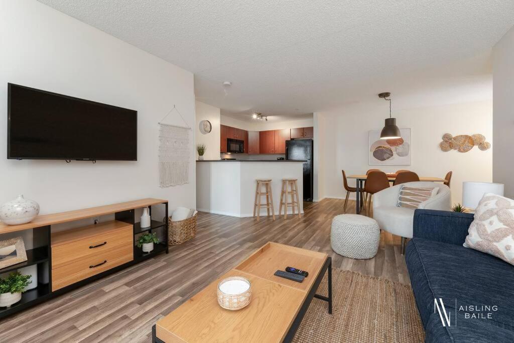 Light N Airy, Pool, Hot Tub, Pets, Ground Floor Apartment