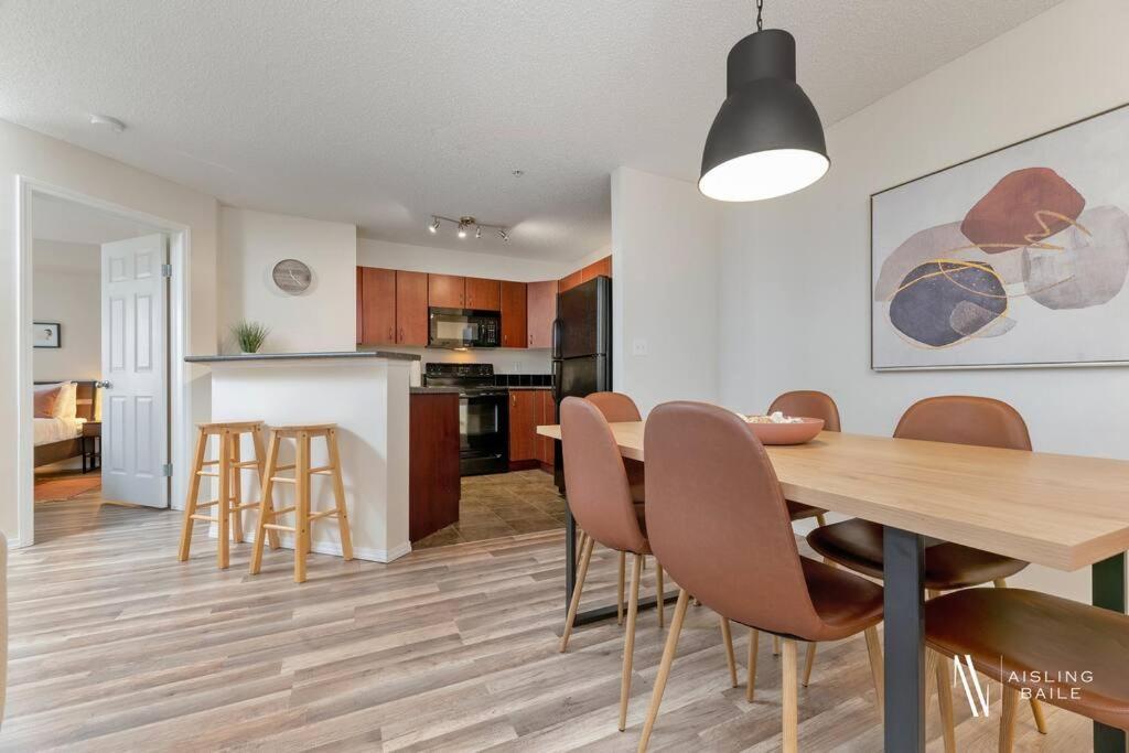 Light N Airy, Pool, Hot Tub, Pets, Ground Floor * Invermere