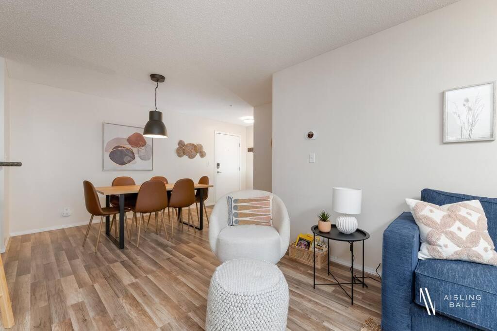Light N Airy, Pool, Hot Tub, Pets, Ground Floor Apartment