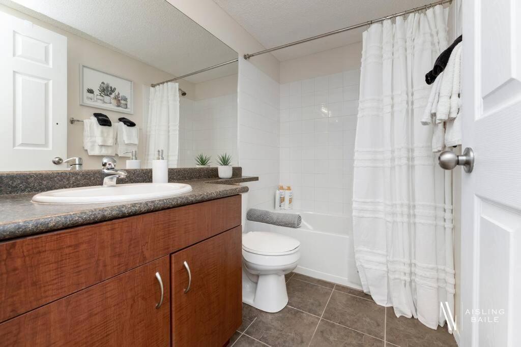 Apartment Light N Airy, Pool, Hot Tub, Pets, Ground Floor *