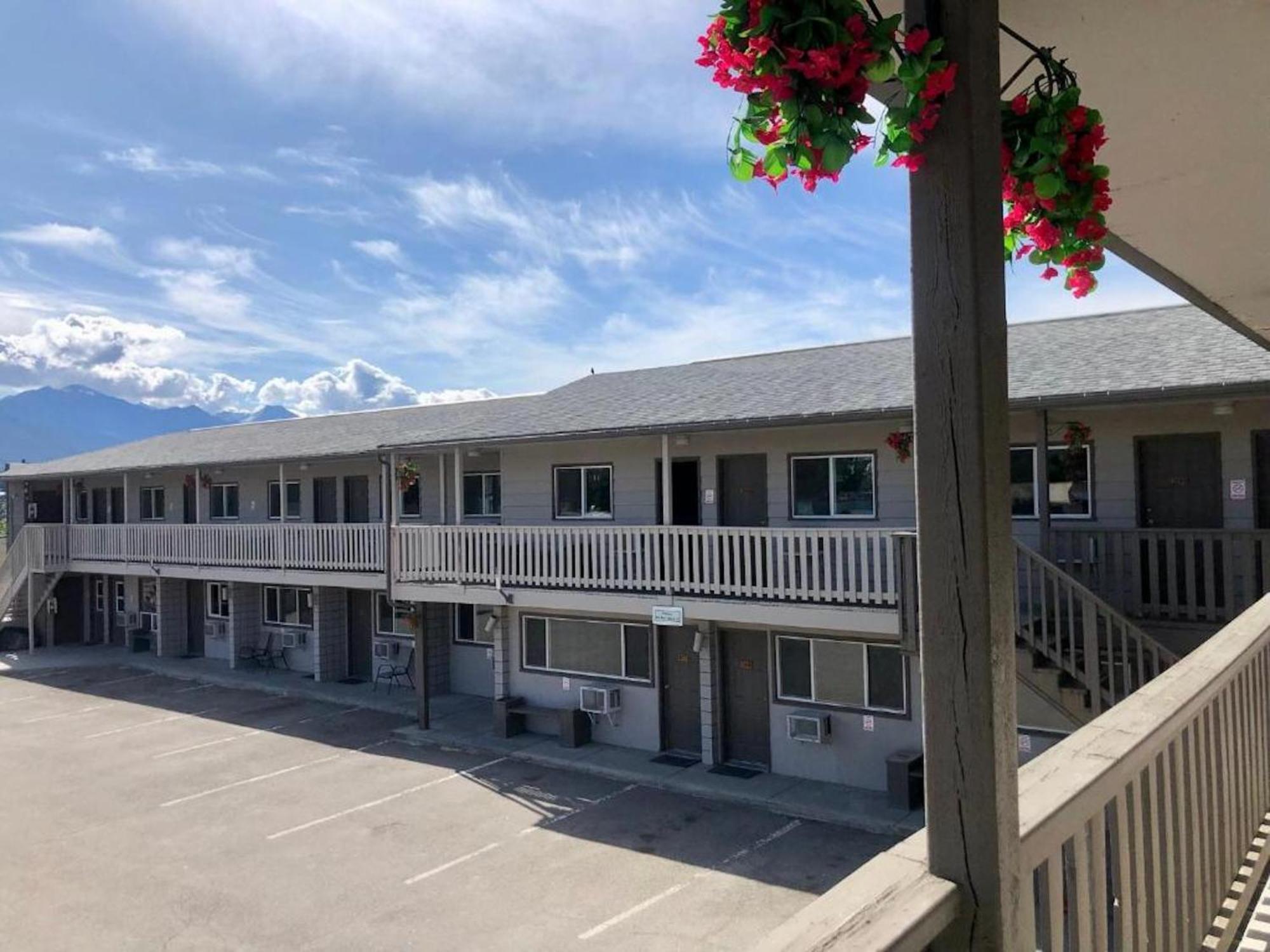 Canterbury 2* Invermere