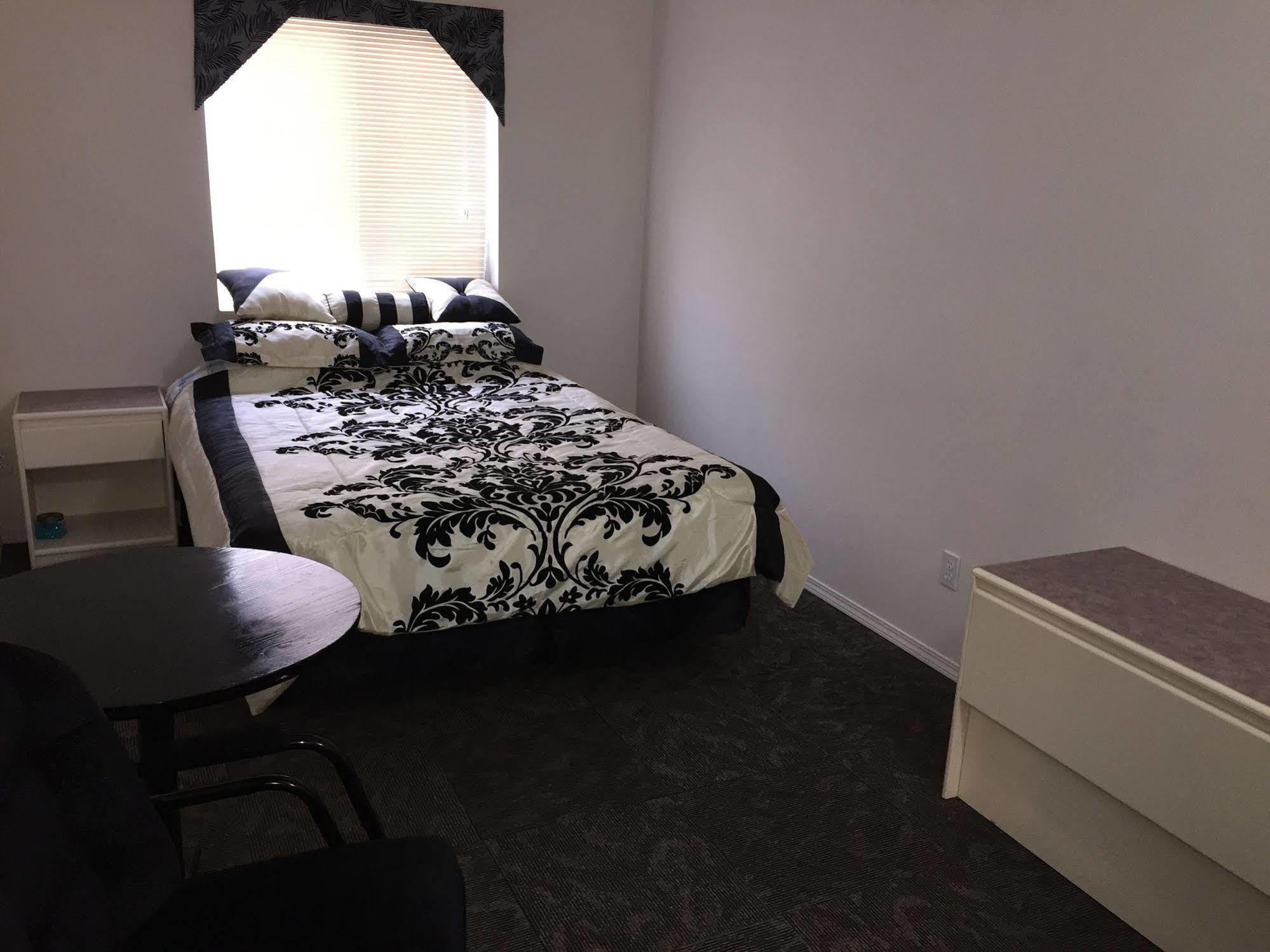Invermere Hostel *
