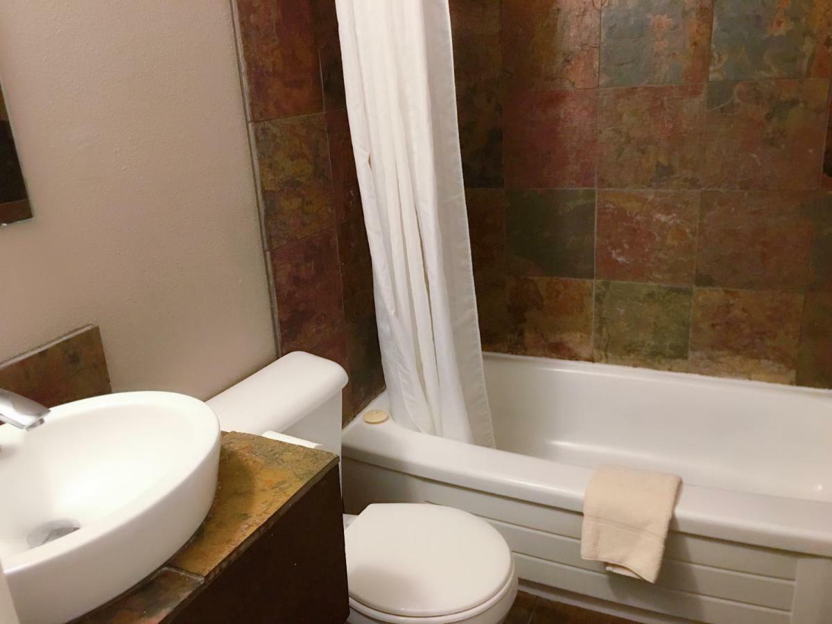 Canterbury Motel Invermere