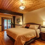 Mountain Retreat, Panoramic Lake Views