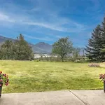 Pine Ridge, Log Home With Lake View And Backyard