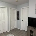 Lovely 2 Bedroom Condo, 2 Minute Walk Fr Downtown