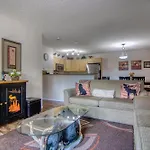 Mountain Getaway Condo - 5 Min Walk To The Beach!