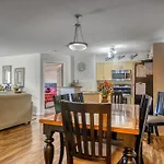 Mountain Getaway Condo - 5 Min Walk To The Beach!