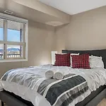 Cozy Mountain I Hot Tub & Pool I Close 2 Lake I Tv
