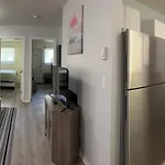 Lovely 2 Bedroom Condo, 2 Minute Walk Fr Downtown