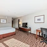 Invermere Inn & Suites