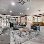 Invermere Inn & Suites