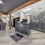Invermere Inn & Suites
