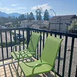 3 Bedroom Townhouse With Mountain Views, Large Deck, Garage