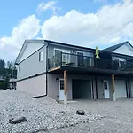 3 Bedroom Townhouse With Mountain Views, Large Deck, Garage