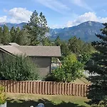 Invermere On The Lake! Luxury 4 Bedroom Home With Panoramic Mountain Views! Walk To Beach, Town For Shopping, Restaurants And Pubs! Golf, Hot Springs Are Closeby! Rent Monthly! Trades Welcome!