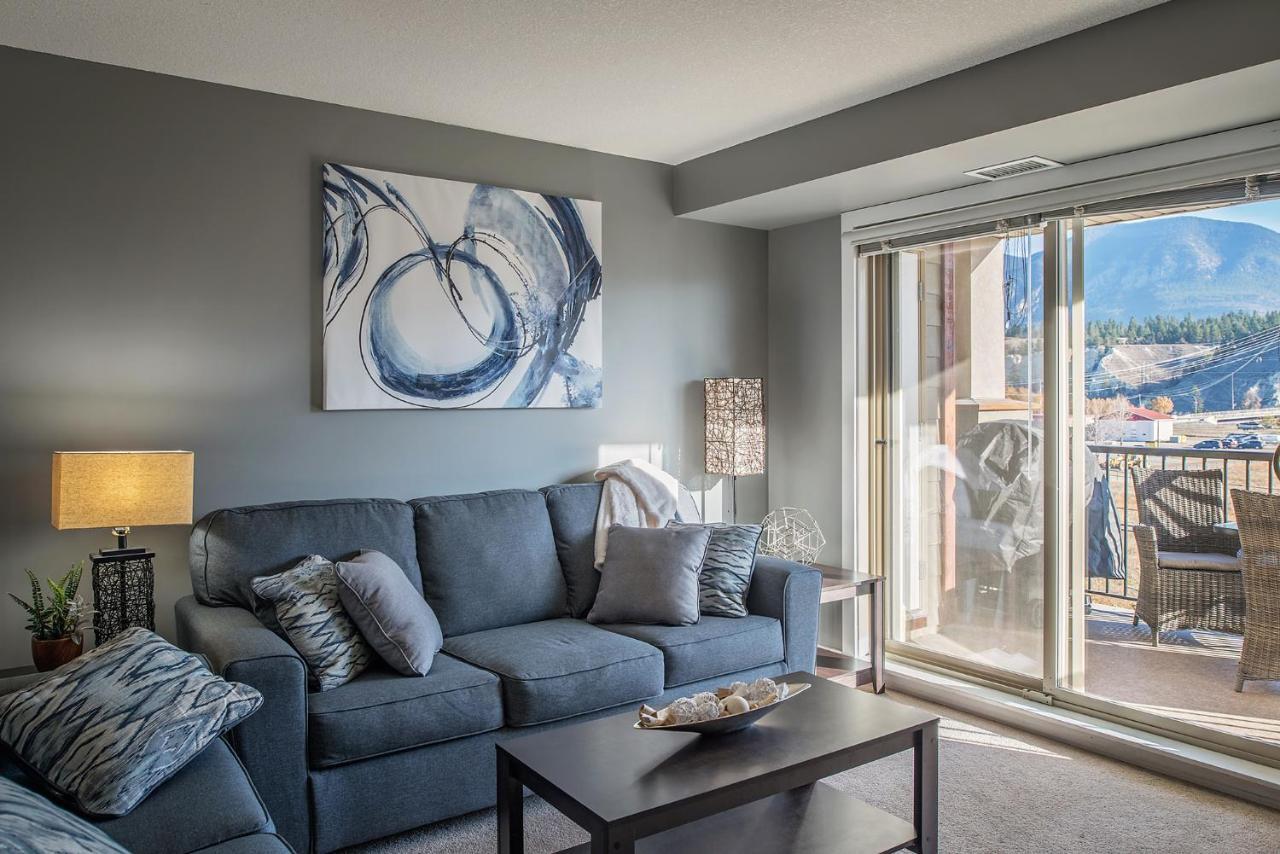 Modern Cozy 2 Bed 2 Bath With And Mountain Views Pool And Hot Tub Invermere
