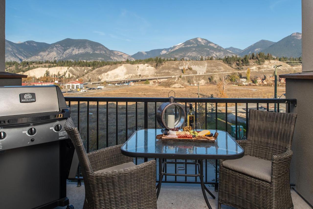 Modern Cozy 2 Bed 2 Bath With And Mountain Views Pool And Hot Tub Apartment Invermere