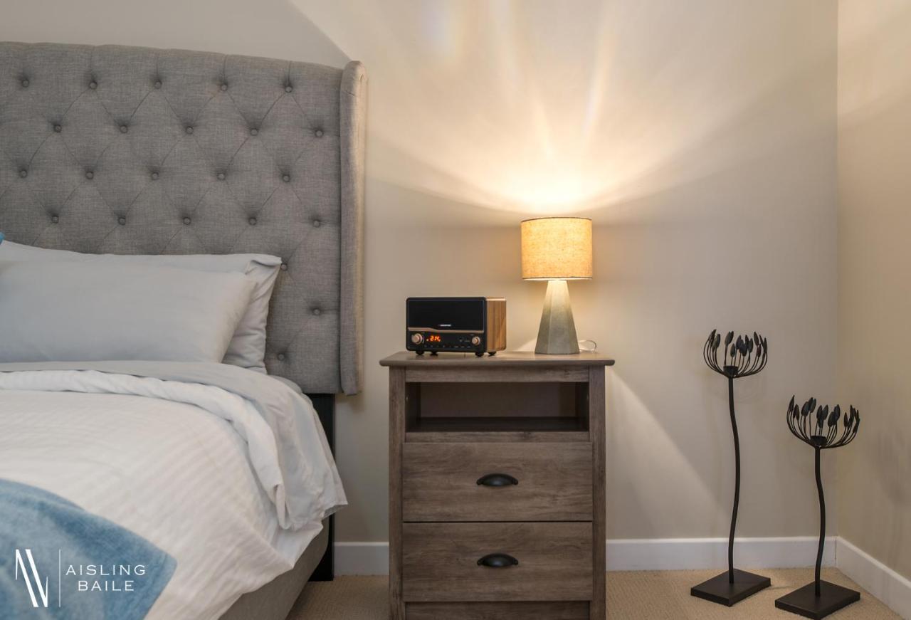 Rustic Modern 2 Bed 2 Bath With Lakeview Pool And Hot Tub Invermere