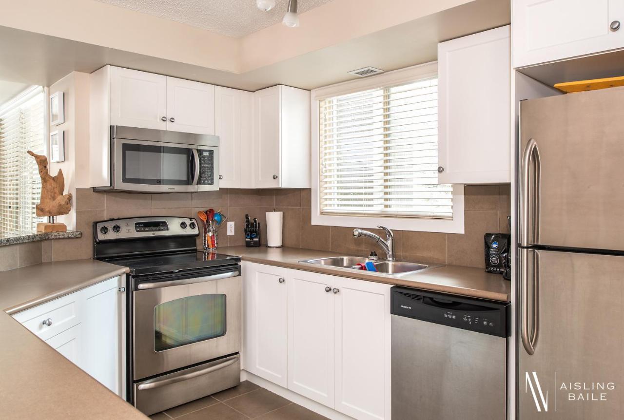 Rustic Modern 2 Bed 2 Bath With Lakeview Pool And Hot Tub Invermere