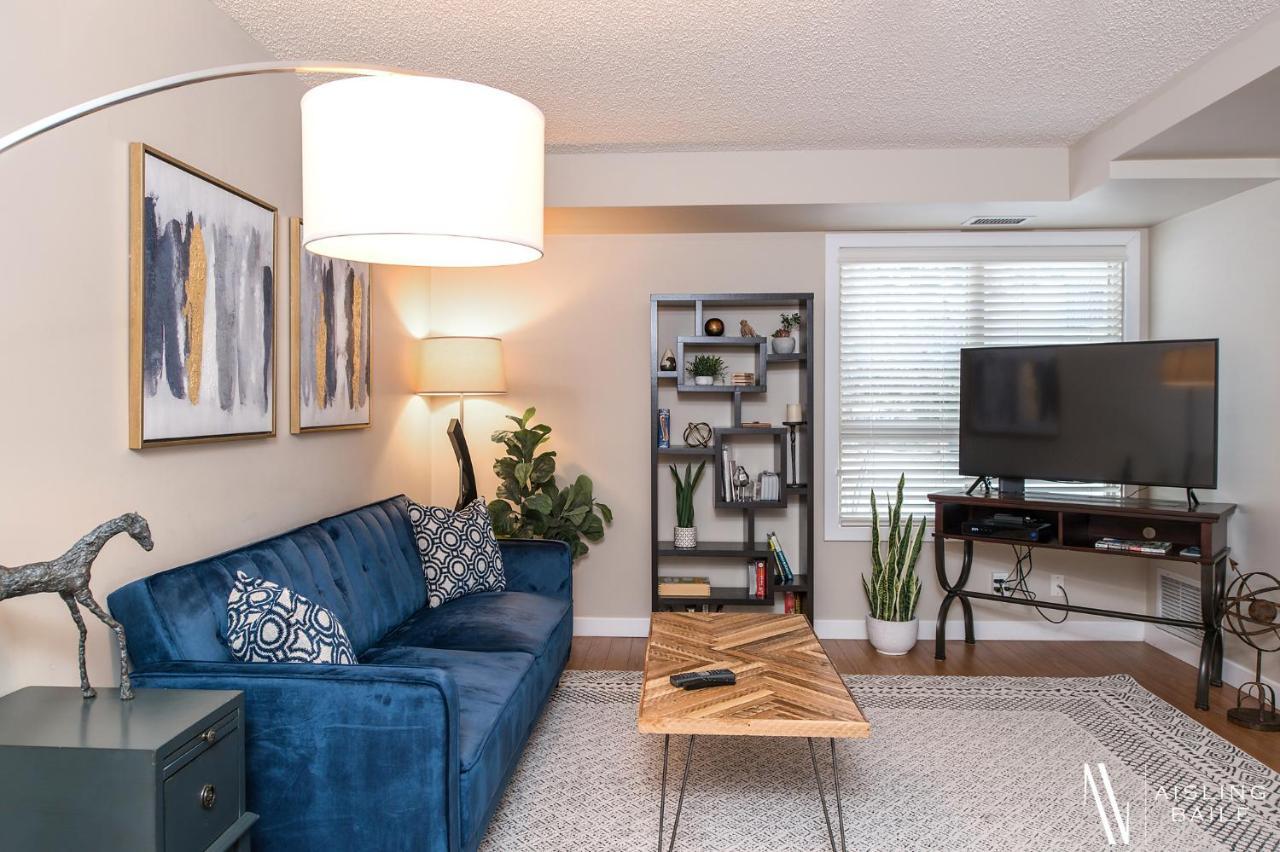 Rustic Modern 2 Bed 2 Bath With Lakeview Pool And Hot Tub Apartment *