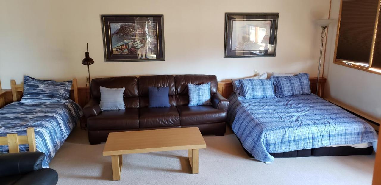 Mountain View Retreat: Luxury Invermere
