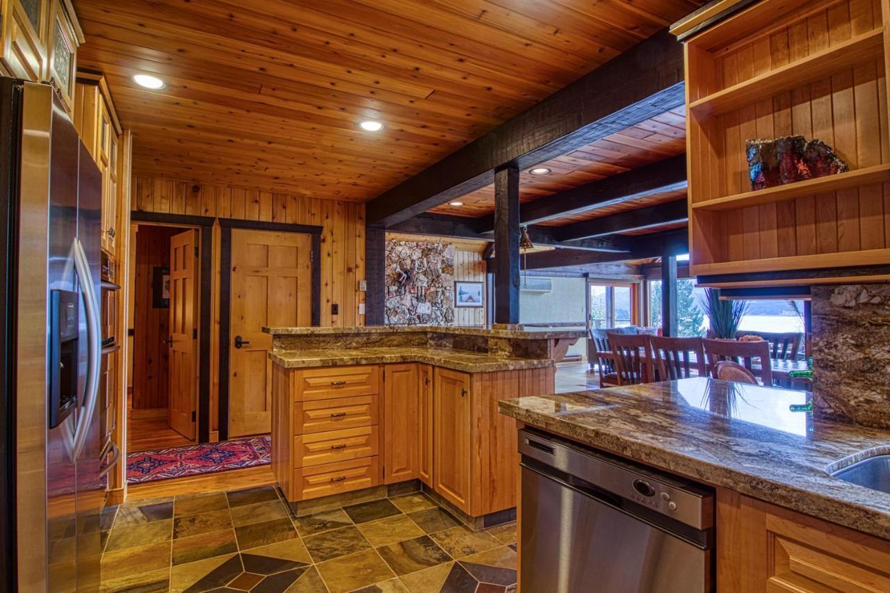 Mountain Retreat, Panoramic Views Invermere