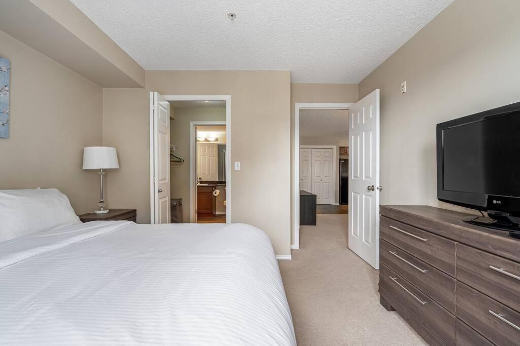 Lookout Pointe, Lakeview, Pool, Hot Tub, Gym Apartment Invermere