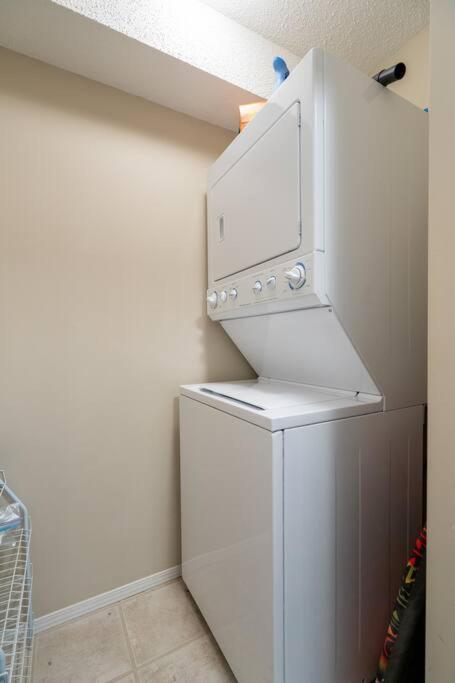 Lookout Pointe, Lakeview, Pool, Hot Tub, Gym Apartment