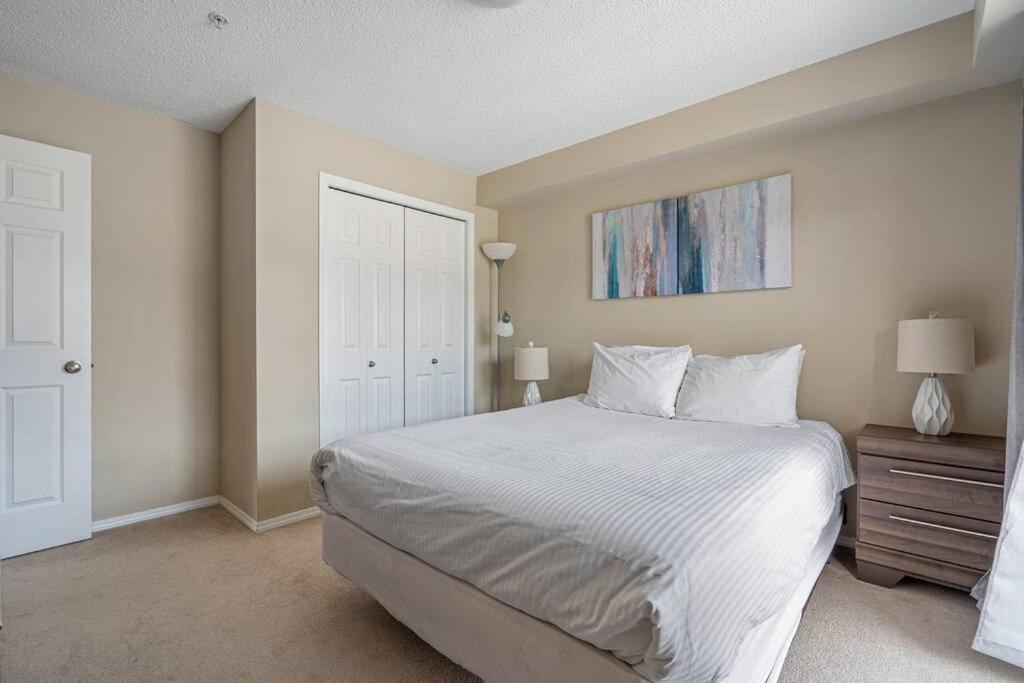 Lookout Pointe, Lakeview, Pool, Hot Tub, Gym Apartment *