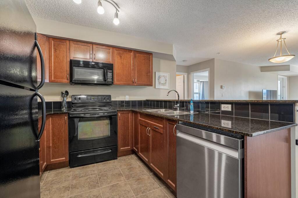 Apartment Lookout Pointe, Lakeview, Pool, Hot Tub, Gym Invermere