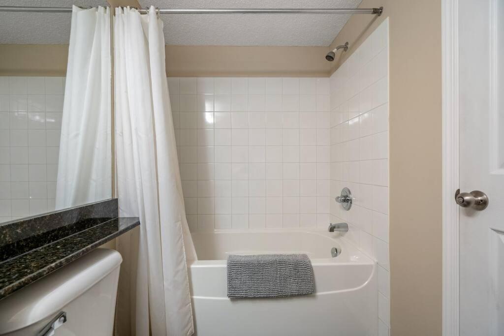 Lookout Pointe, Lakeview, Pool, Hot Tub, Gym Invermere
