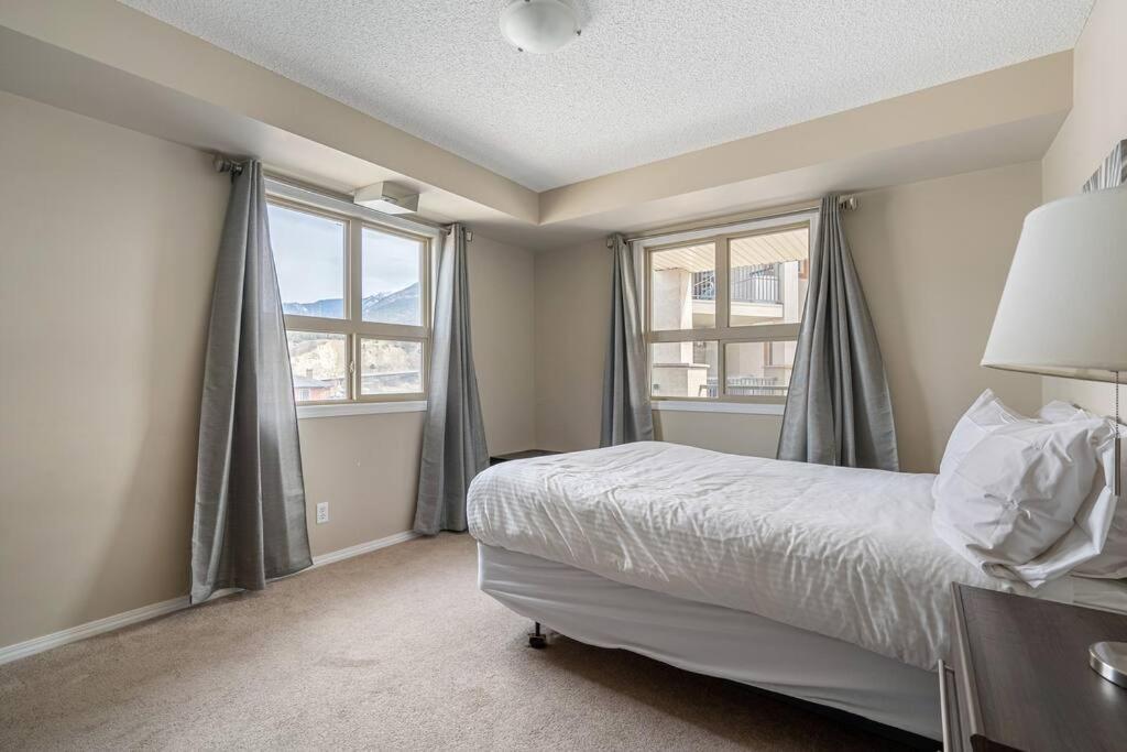 Lookout Pointe, Lakeview, Pool, Hot Tub, Gym Invermere