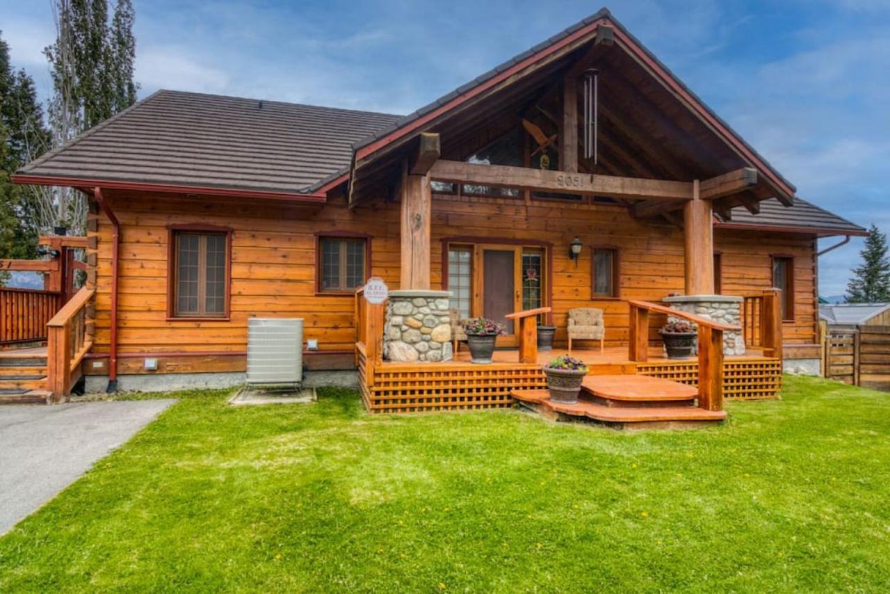 Pine Ridge, Log With View And Backyard *