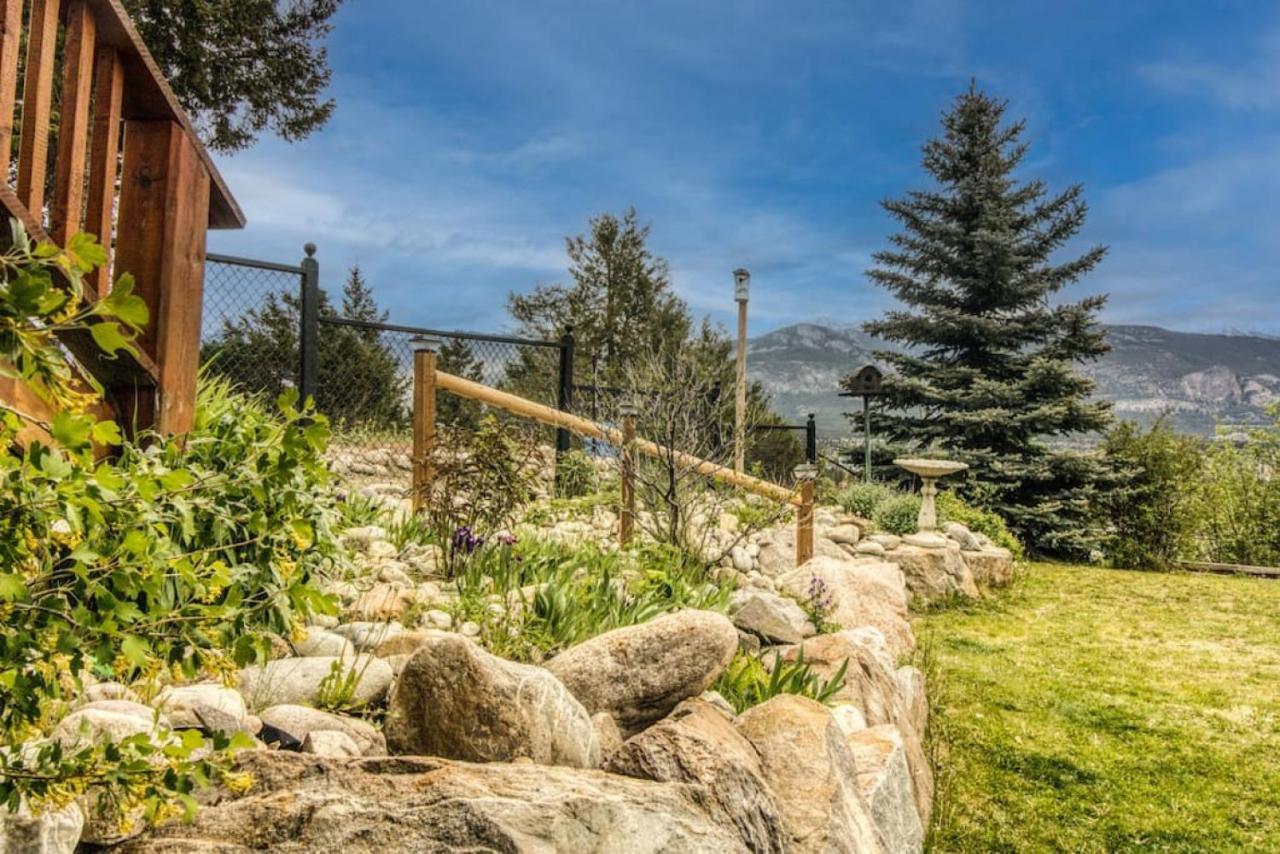 Pine Ridge, Log With View And Backyard Holiday home Invermere