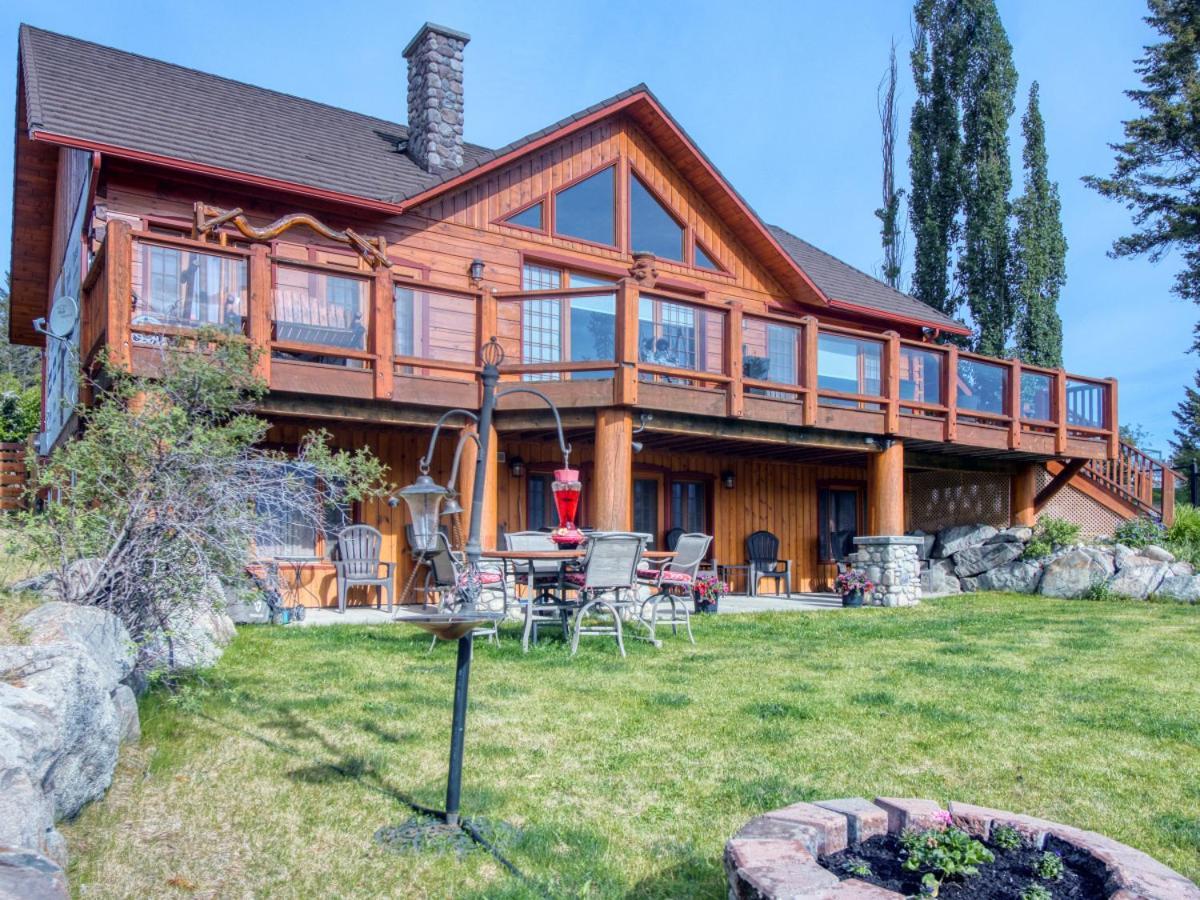 Pine Ridge, Log With View And Backyard Holiday home