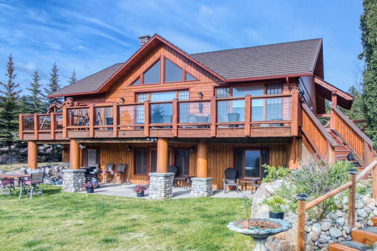 Pine Ridge, Log With View And Backyard Holiday home Invermere