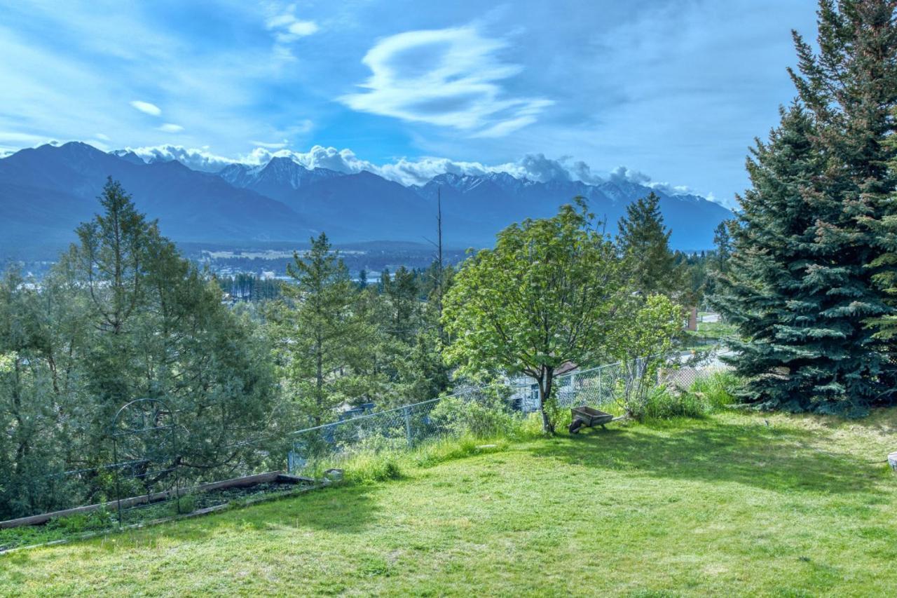 Pine Ridge, Log With View And Backyard * Invermere