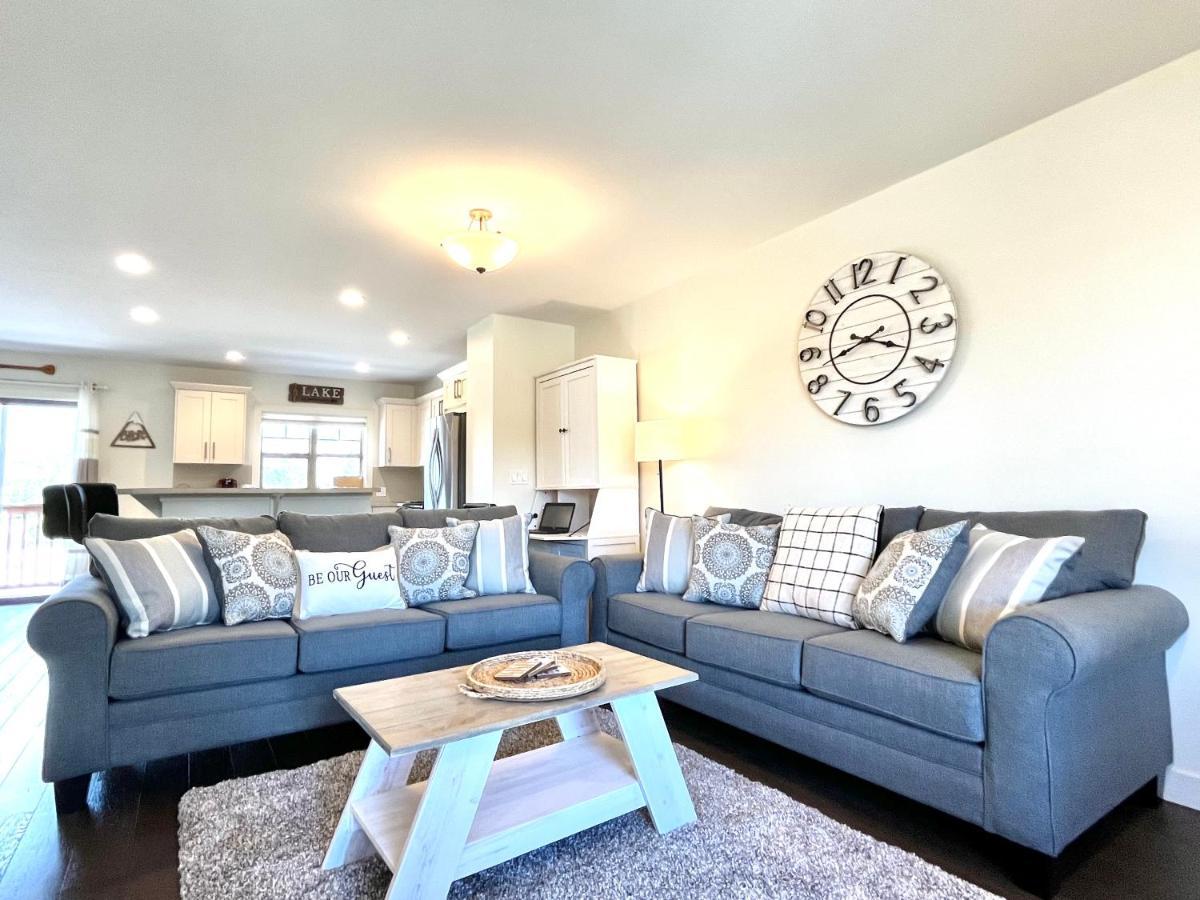 Holiday home Perfect Base 3bd Townhouse Mt Views With Garage Invermere