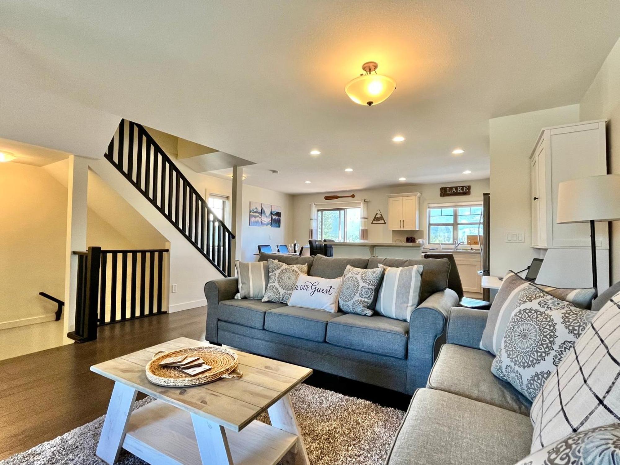 Perfect Base 3bd Townhouse Mt Views With Garage Holiday home Invermere