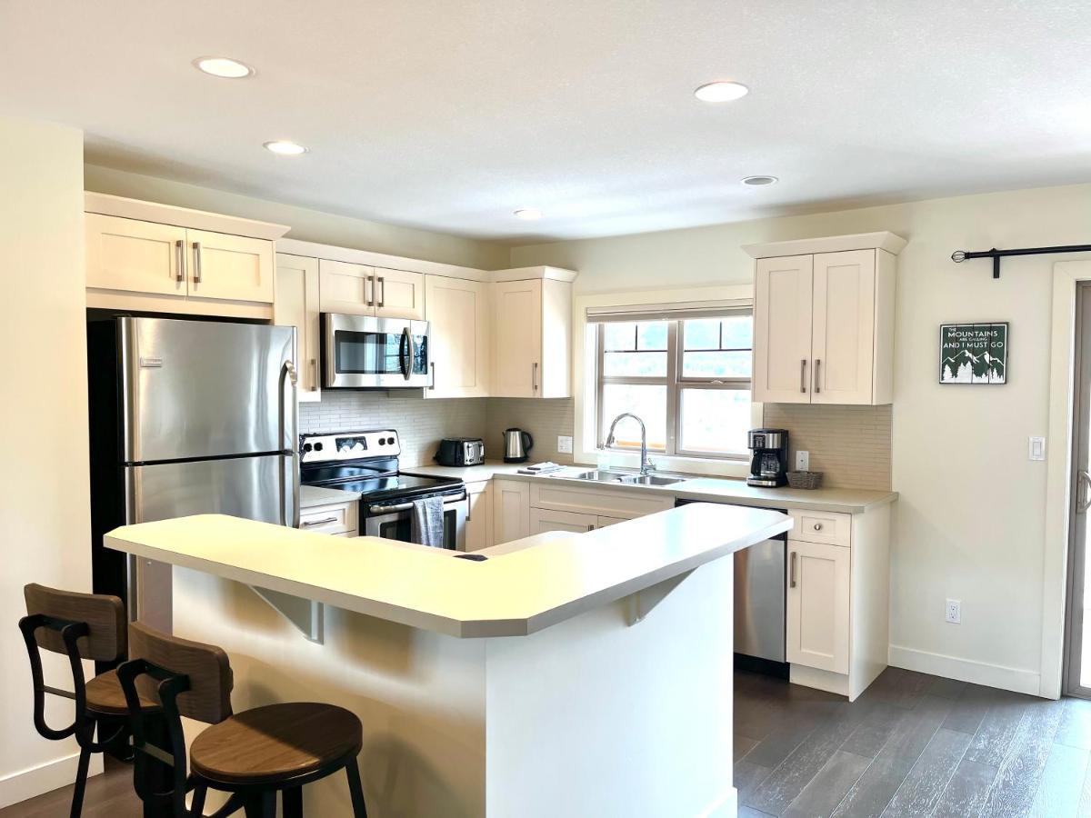 Holiday home Perfect Base 3bd Townhouse Mt Views With Garage Invermere