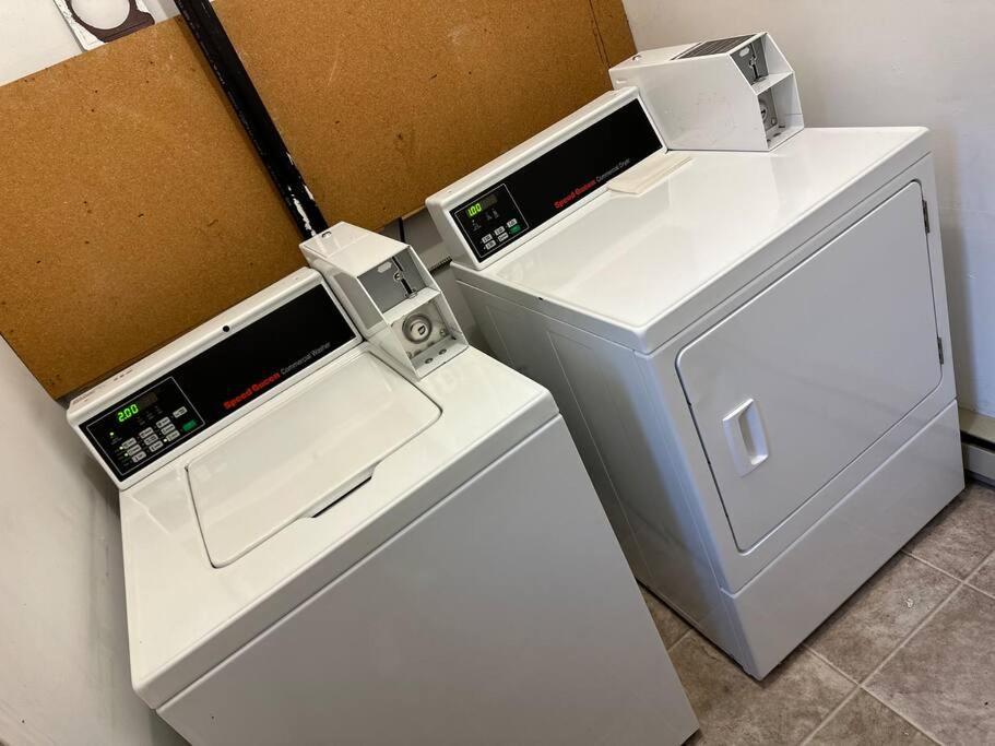 Apartment Lovely 2 Bedroom Condo, 2 Minute Walk Fr Downtown *