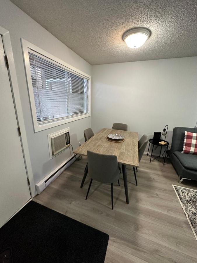 Lovely 2 Bedroom Condo, 2 Minute Walk Fr Downtown Apartment