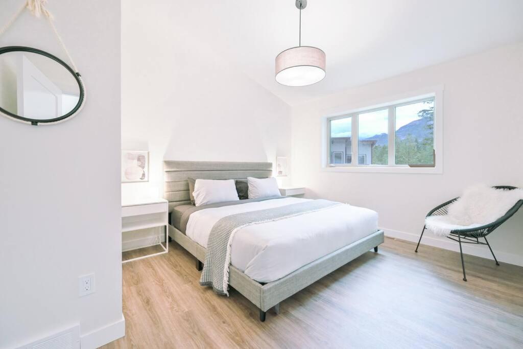 Oasis Getaway, Mins To Lake, King Bed, Dbl Garage