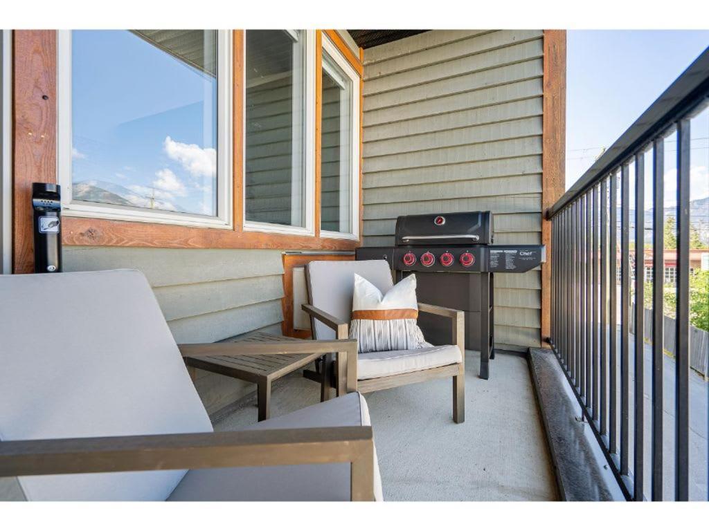The Grizzly House I Sleep 7 I Patio & Bbq I 55 Tv Apartment *