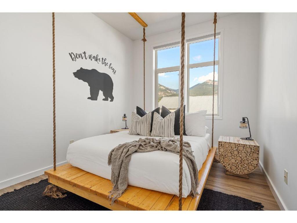 The Grizzly House I Sleep 7 I Patio & Bbq I 55 Tv Apartment