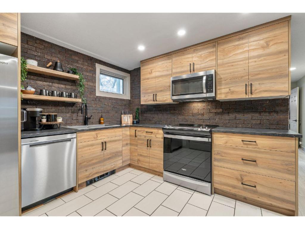 Sleeping In Scandinavia I New Reno's I Sleep 7 * Invermere